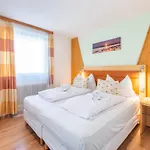 Pretty In With Infrared Sauna Apartment *